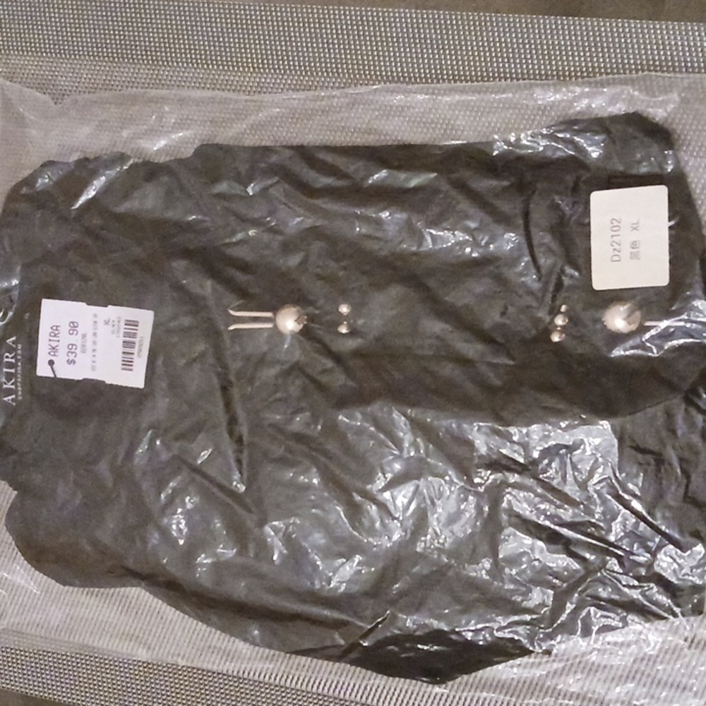 Long Sleeve Ribbed Loop Top - Picture 4 of 10